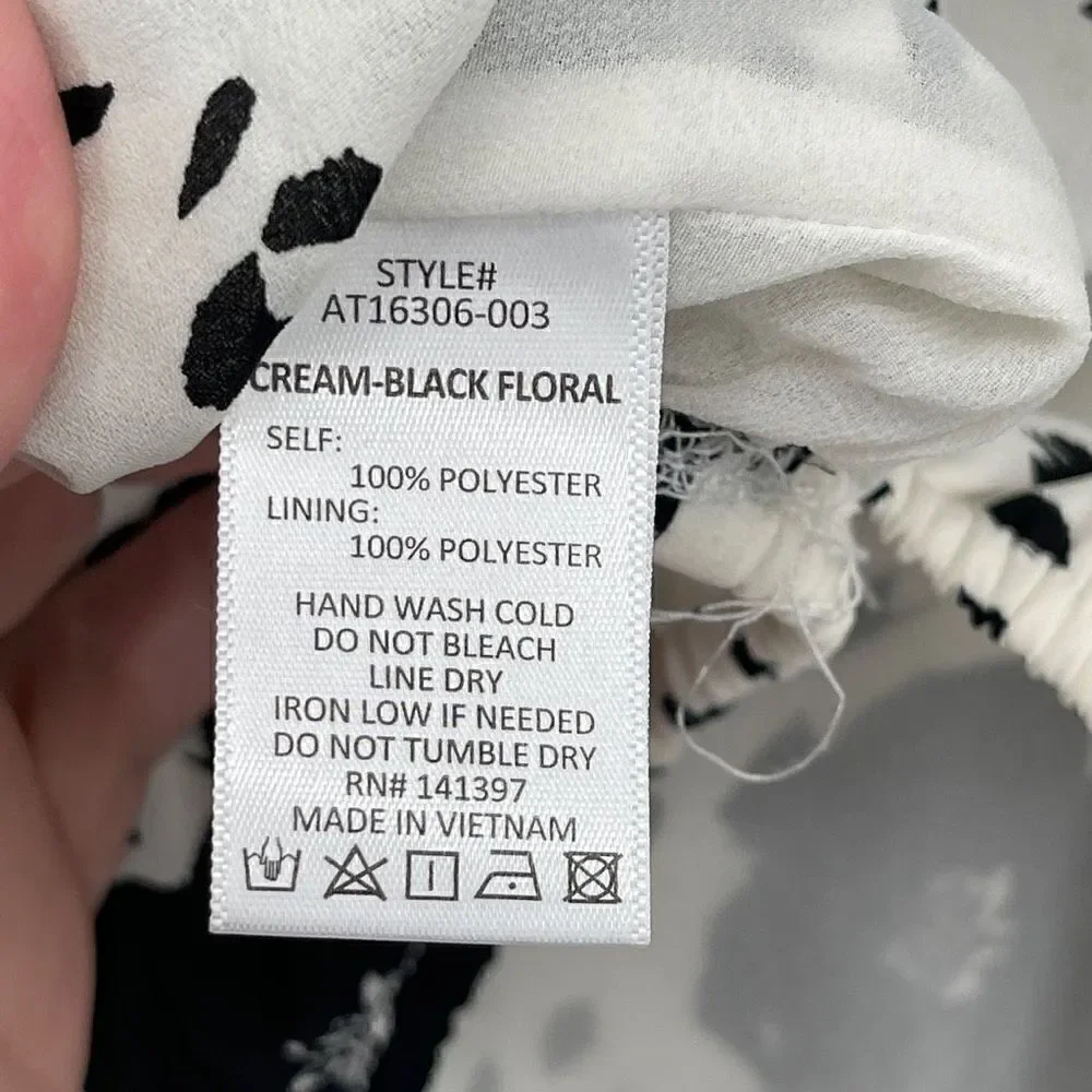 ASTR The Label Cream Black Floral Printed Long Sleeve Blouse Size Small